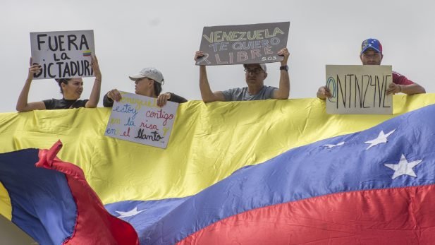 México pide a Maduro suspender Asamblea Constituyente