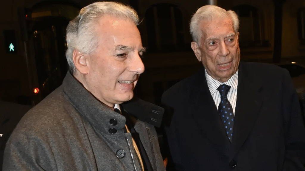 Álvaro Vargas Llosa y su padre el novelista Vargas Llosa.